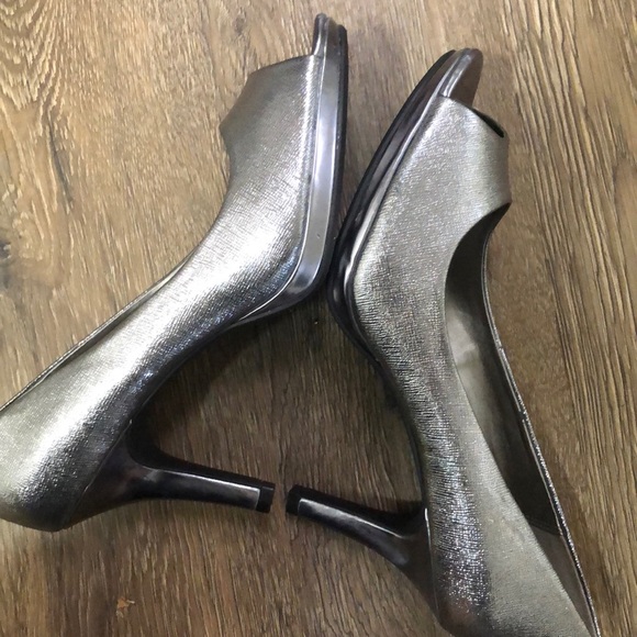 Shiny Silver Heels - Bandolino - Picture 9 of 16
